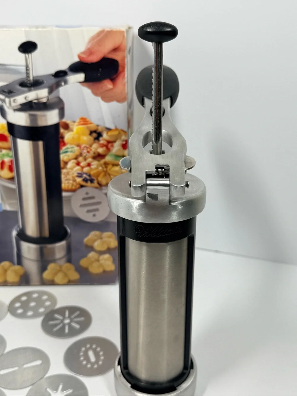 Wilton Cookie Pro Cookie Press includes all 10 discs and original box